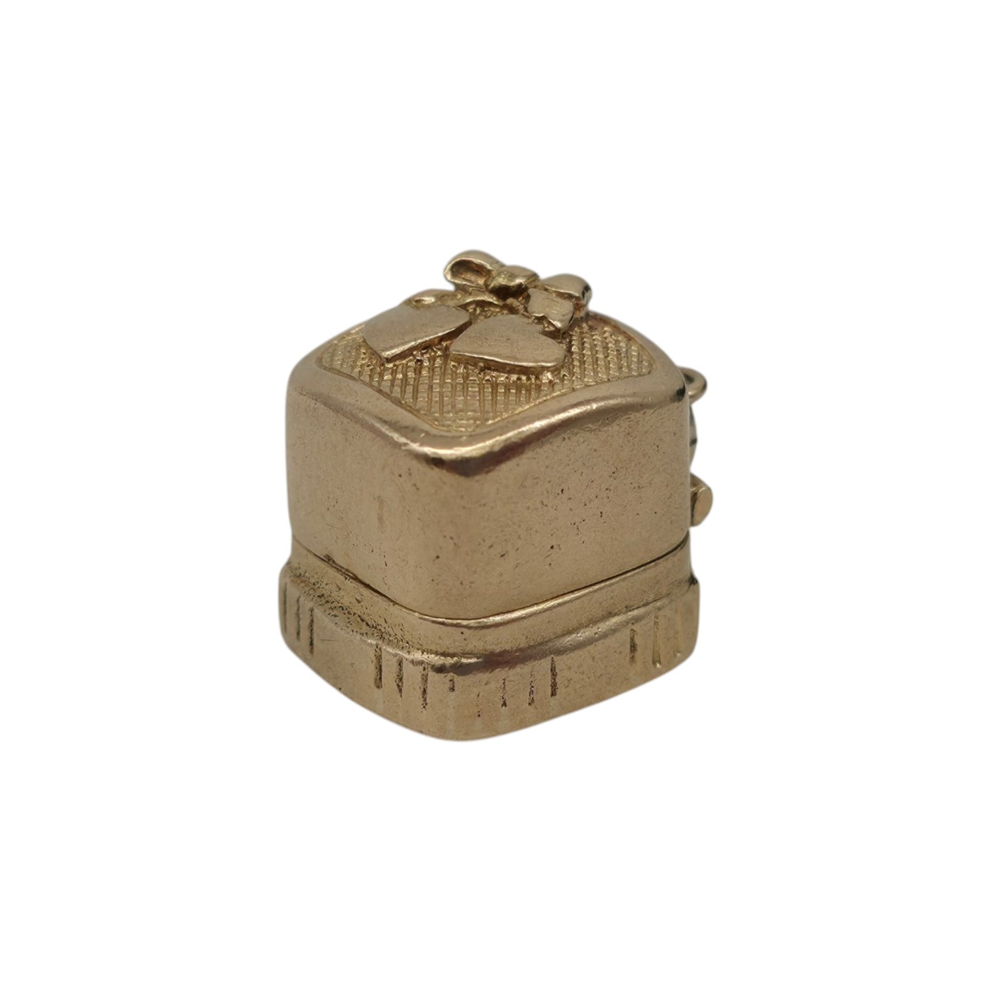 9ct 375 Yellow Gold Ring Box Opening Charm 1962 L 1.2 cm 5.8 g.