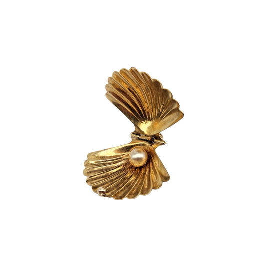 Large 9ct 375 Yellow Gold Seashell Opening Charm 1965 L 2.3 cm 2.7 g.