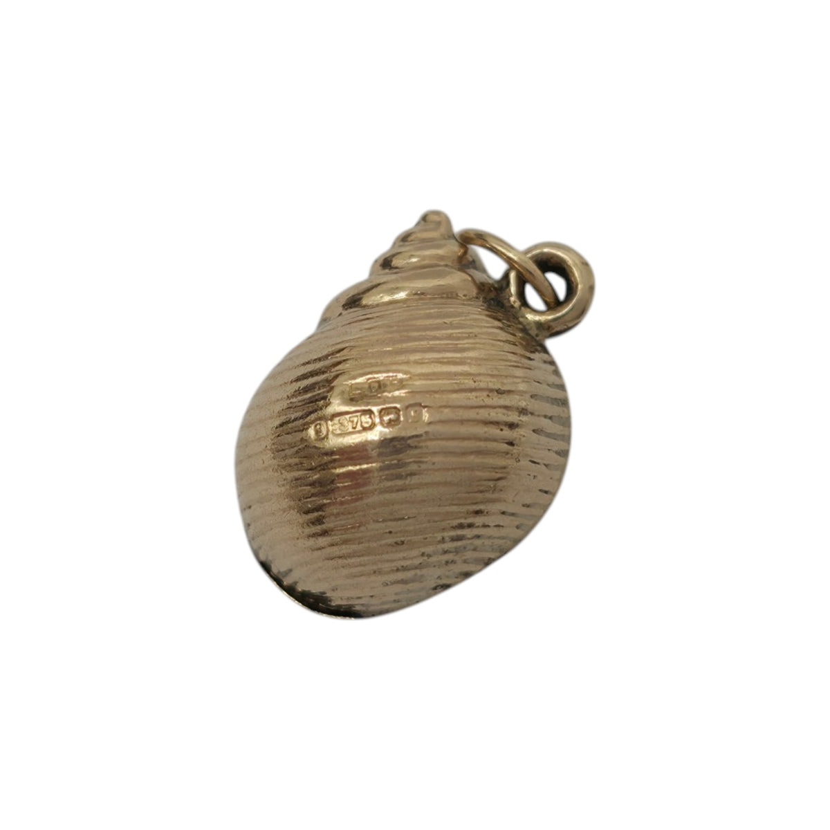 9ct 375 Yellow Gold Seashell Charm 1967 L 1.3 cm 0.6 g.