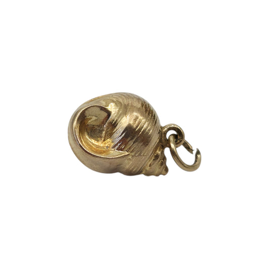 9ct 375 Yellow Gold Seashell Charm 1979 L 1.2 cm 0.6 g.