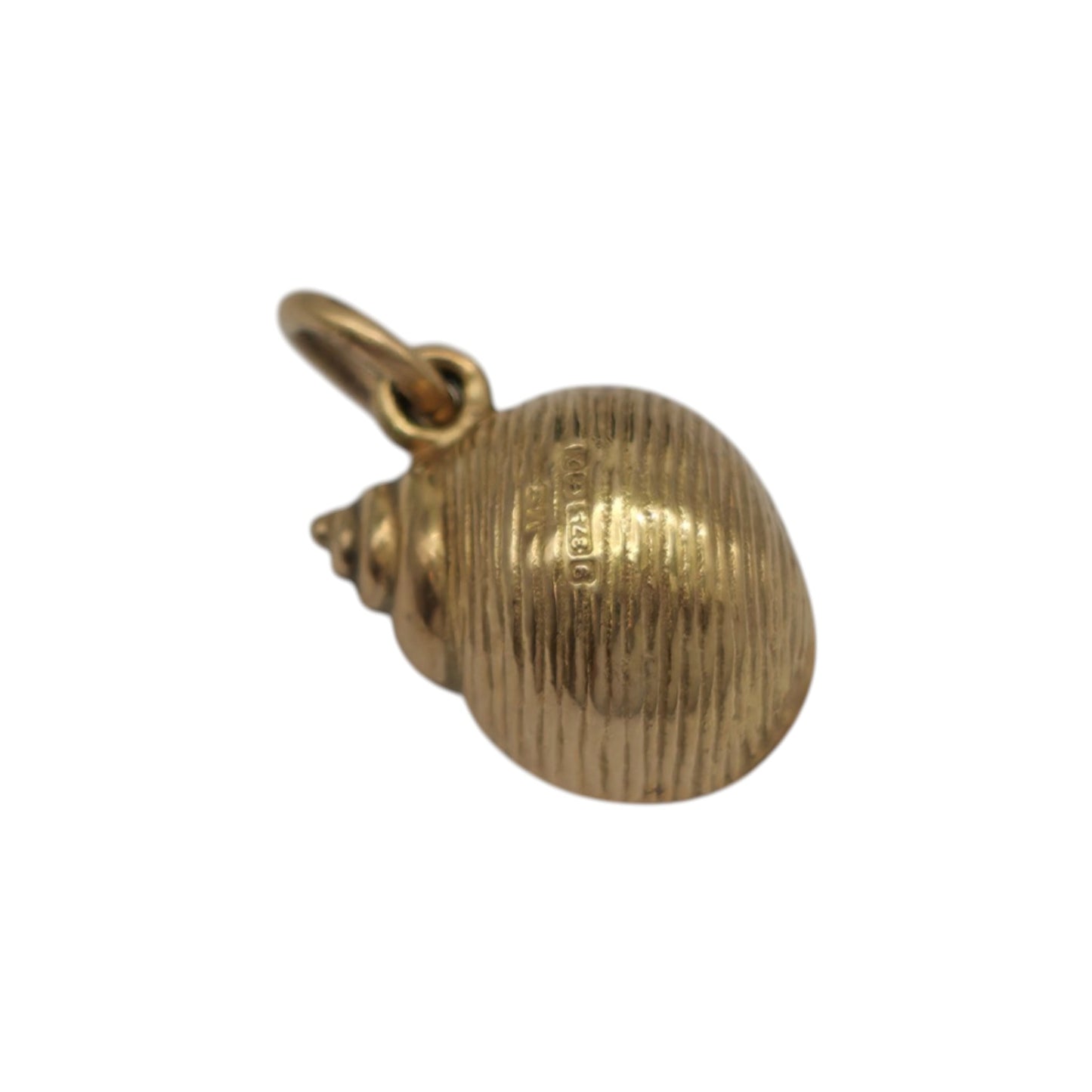 9ct 375 Yellow Gold Seashell Charm 1972 L 1.2 cm 0.8 g.
