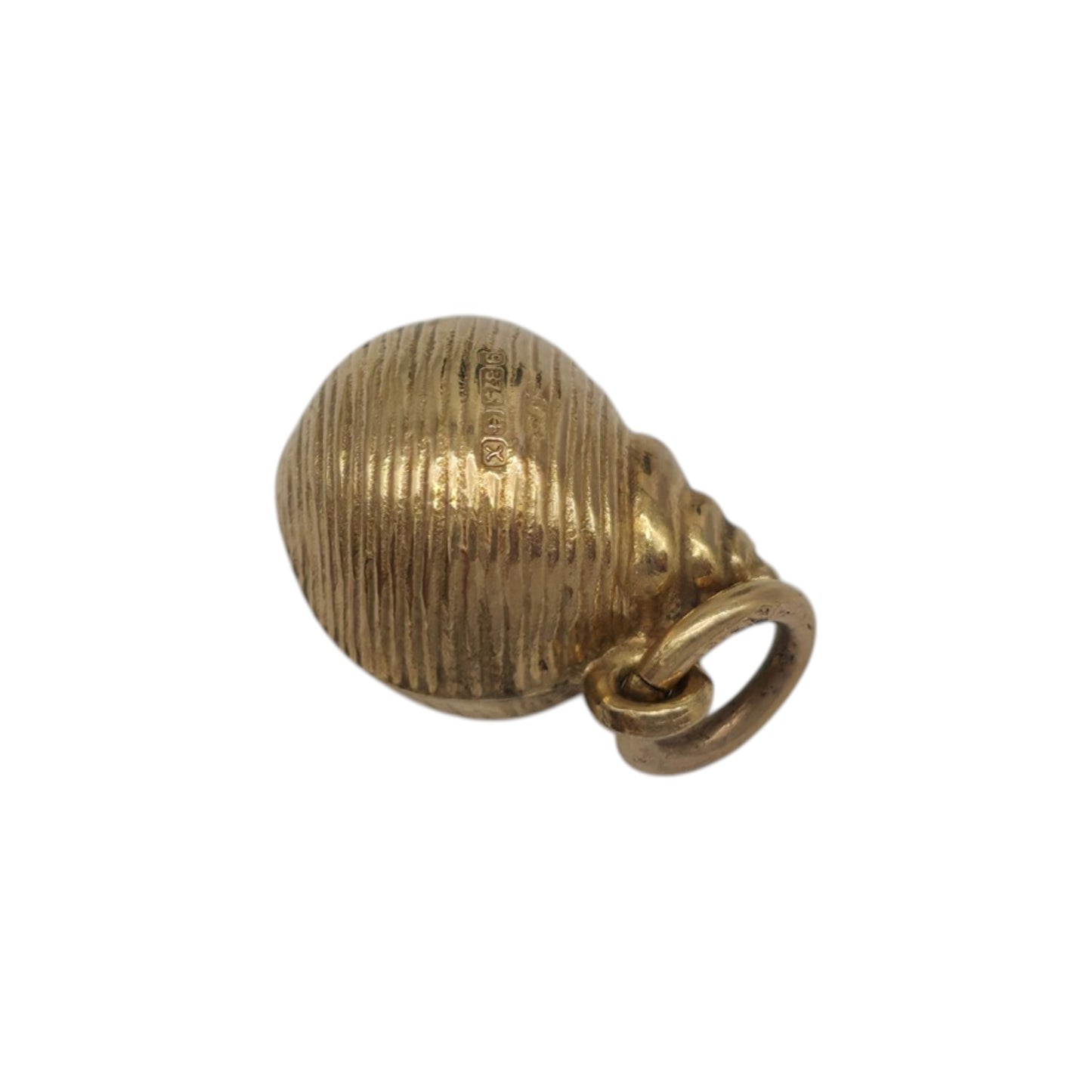 9ct 375 Yellow Gold Seashell Charm 1972 L 1.2 cm 0.8 g.