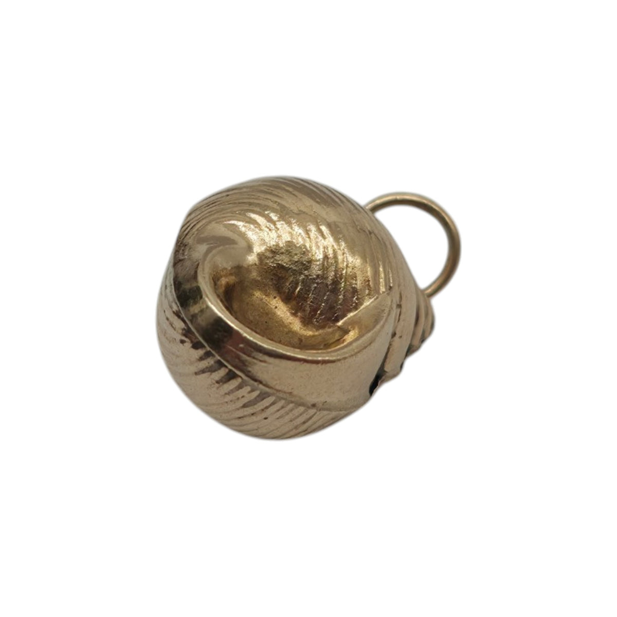 9ct 375 Yellow Gold Seashell Charm 1967 L 1.3 cm 0.6 g.
