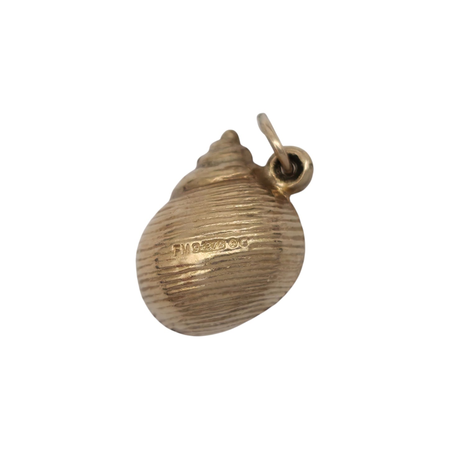 9ct 375 Yellow Gold Seashell Charm 1968 L 1.2 cm 0.6 g.