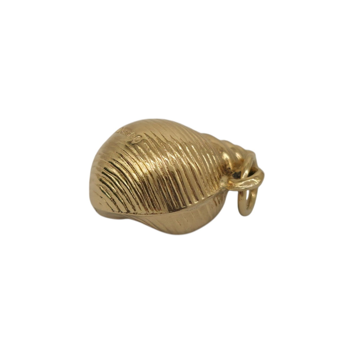 9ct 375 Yellow Gold Seashell Charm 1965 L 1.2 cm 0.7 g.
