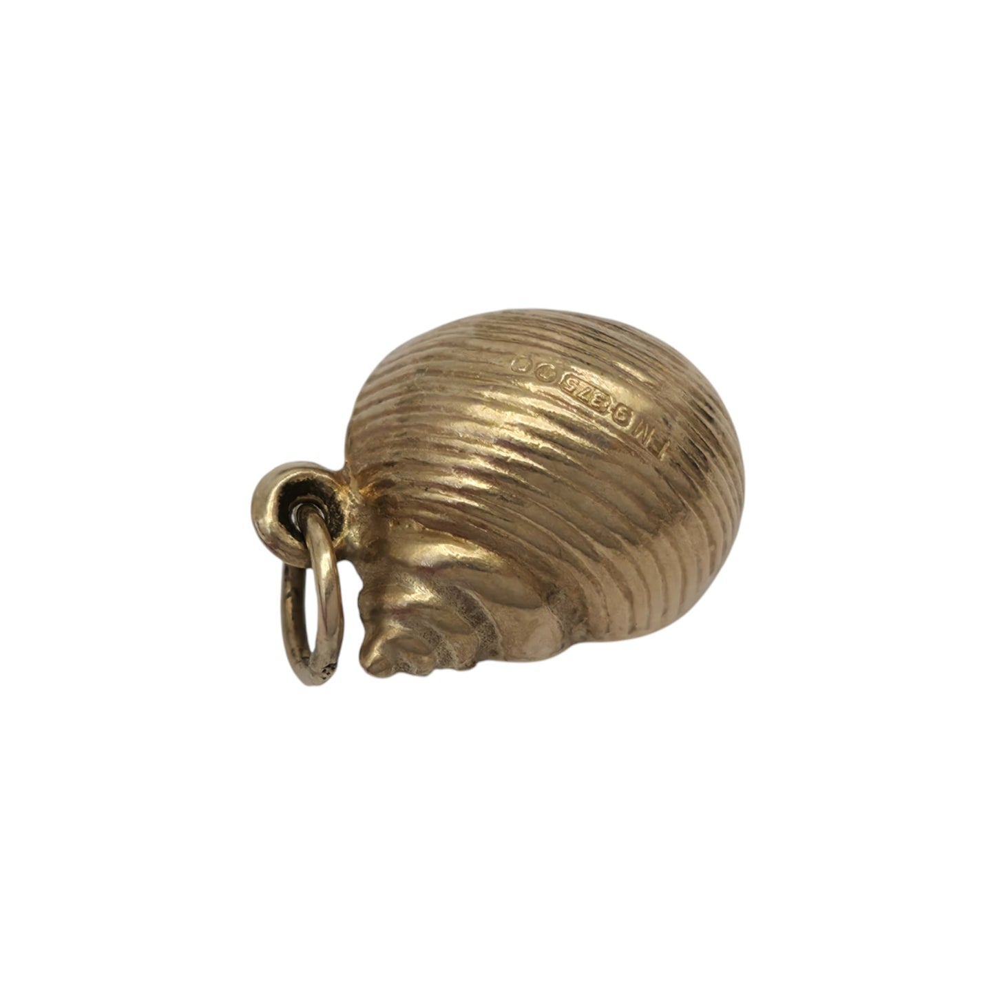 9ct 375 Yellow Gold Seashell Charm 1968 L 1.2 cm 0.6 g.