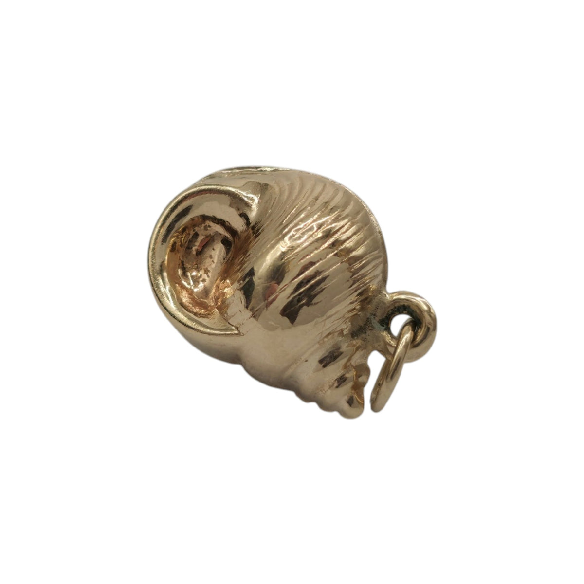 9ct 375 Yellow Gold Seashell Charm 1965 L 1.2 cm 0.7 g.