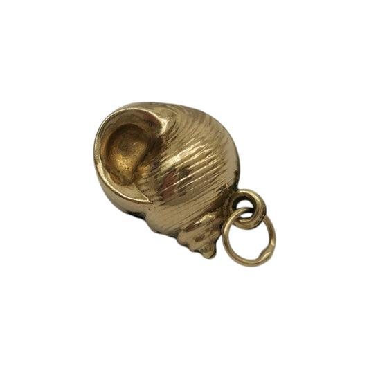 9ct 375 Yellow Gold Seashell Charm 1967 L 1.3 cm 0.6 g.