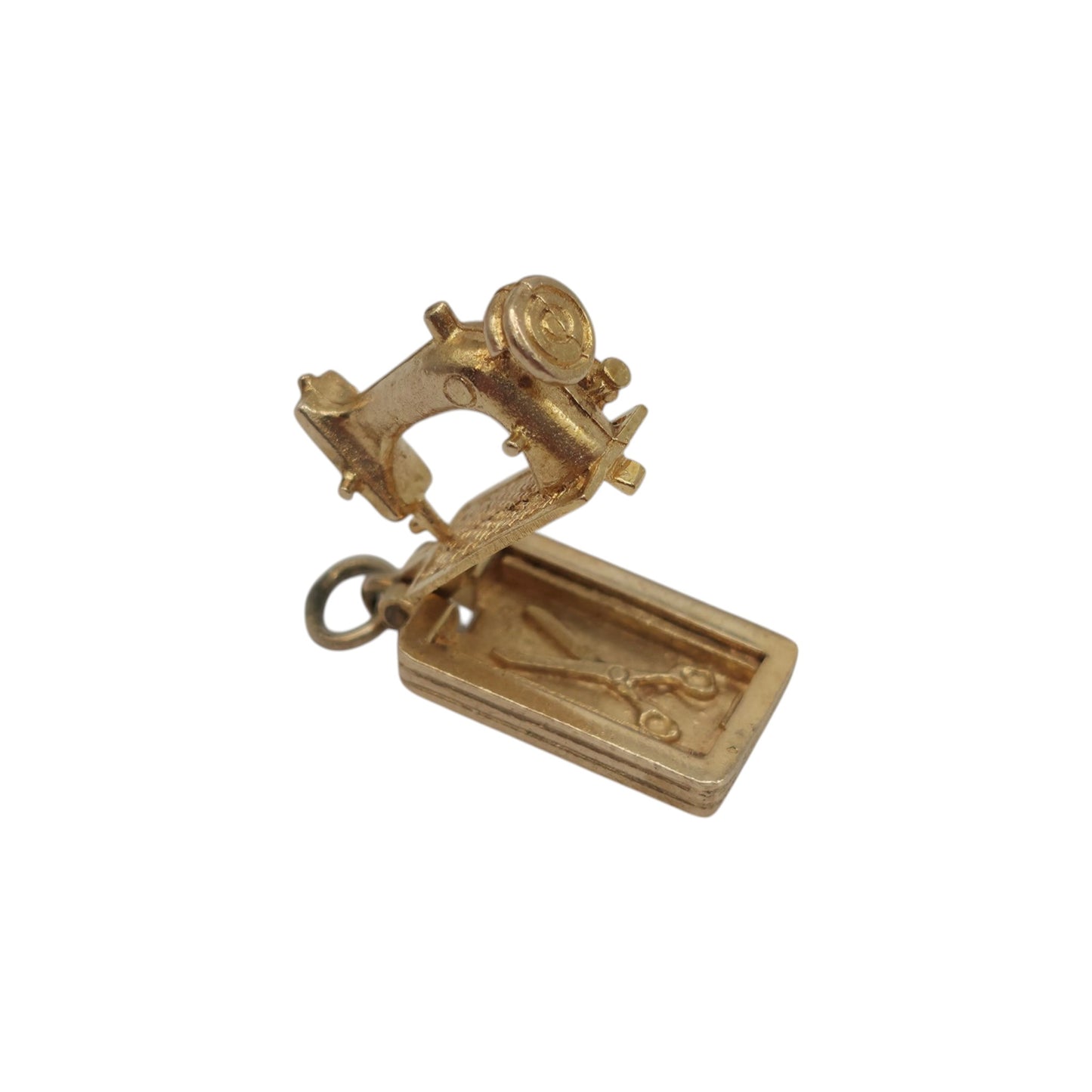 9ct 375 Yellow Gold Sewing Machine Opening Charm 1955 L 1.6 cm 4.4 g.