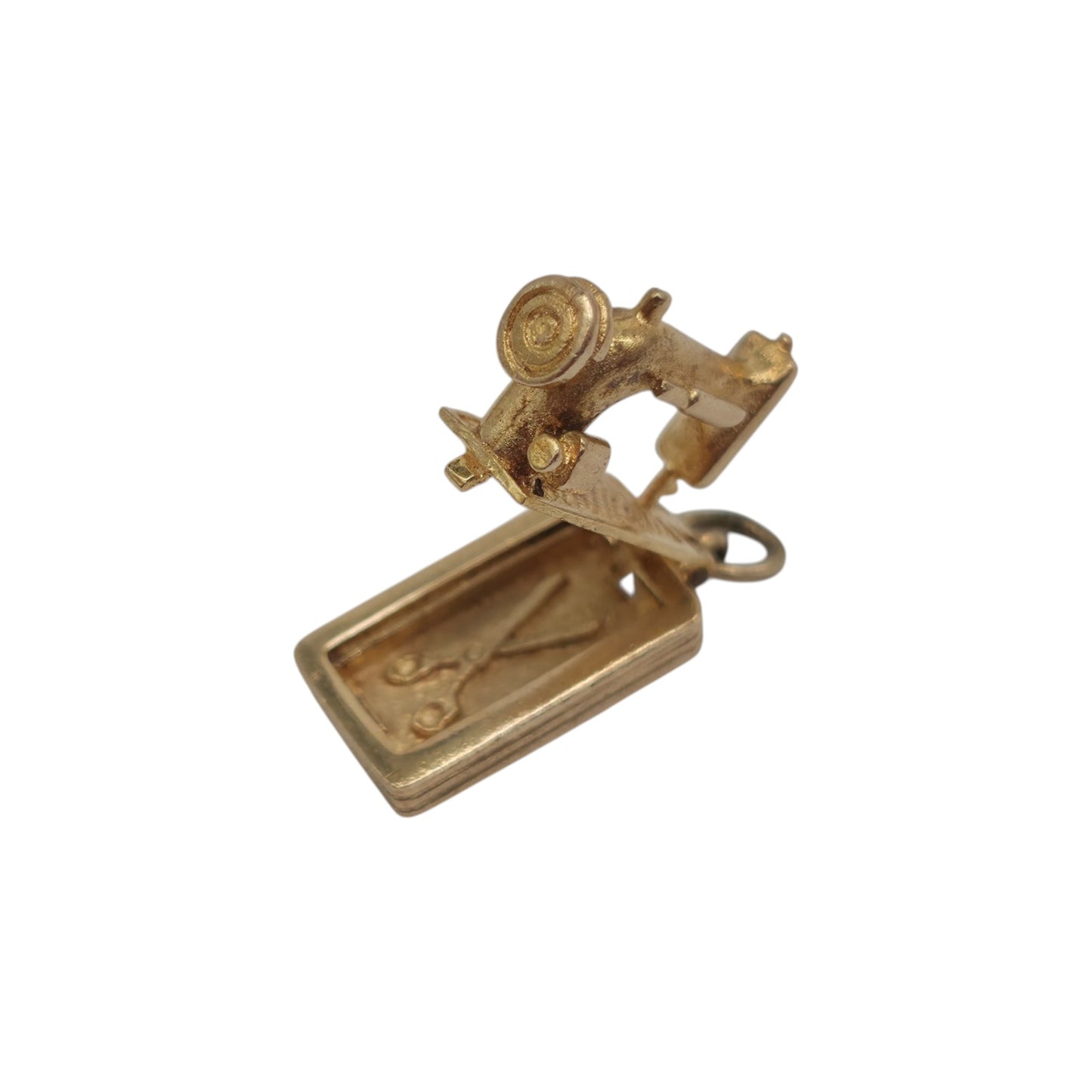9ct 375 Yellow Gold Sewing Machine Opening Charm 1955 L 1.6 cm 4.4 g.
