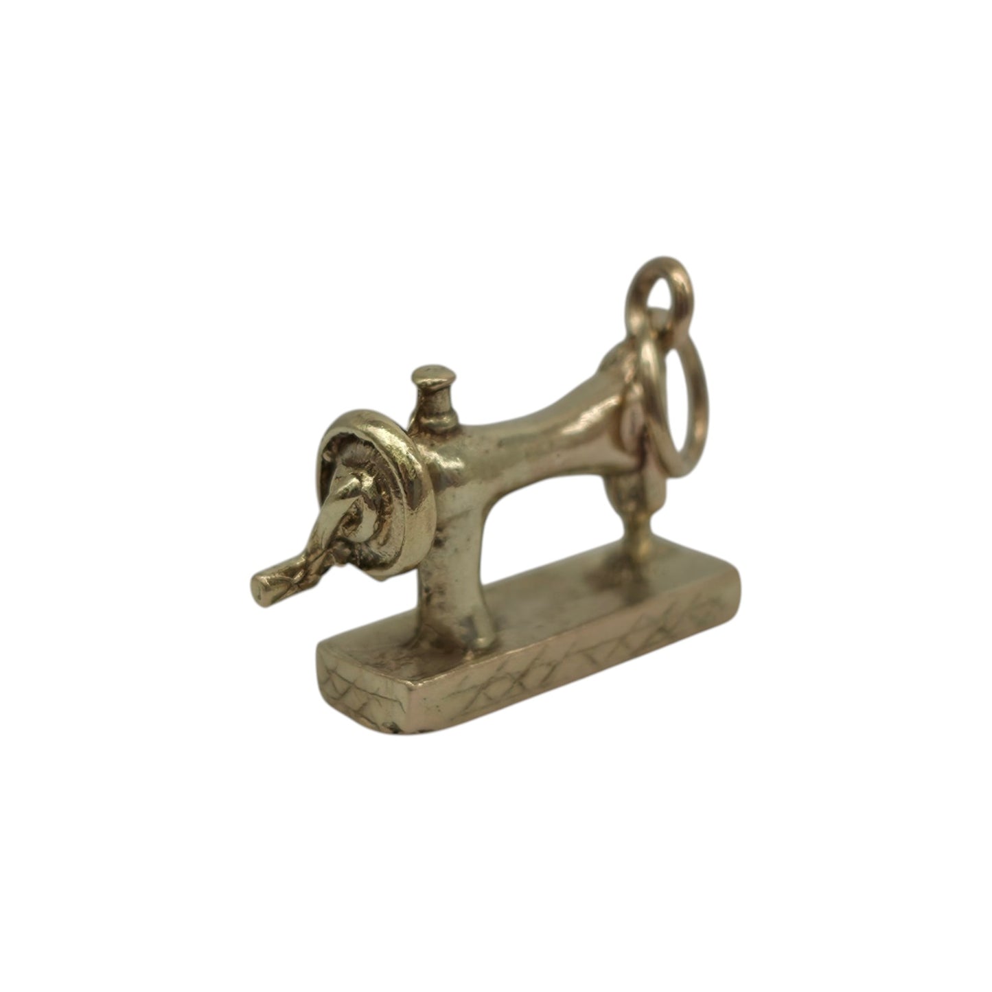 9ct 375 Yellow Gold Sewing Machine Charm 1971 L 1.7 cm 2.6 g.