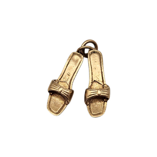 9ct 375 Yellow Gold Pair Of Slippers Charm 1972 L 1.6 cm 2.2 g.