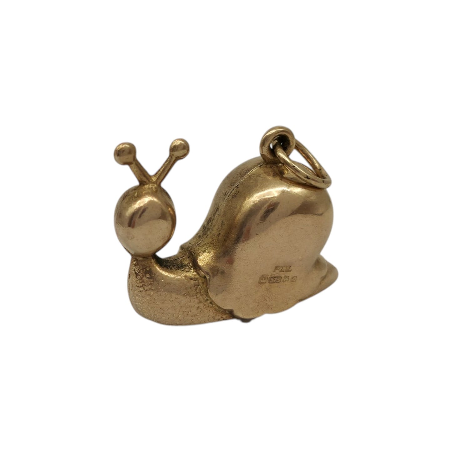 9ct 375 Yellow Gold Snail Charm 1975 L 1.9 cm 1.2 g.