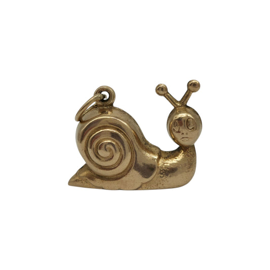 9ct 375 Yellow Gold Snail Charm 1975 L 1.9 cm 1.2 g.