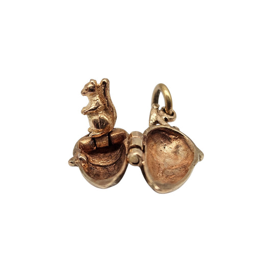 Rare 9ct 375 Yellow Gold Squirrel Inside Acorn Opening Charm c.1960's L 1.6 cm 2.6 g.