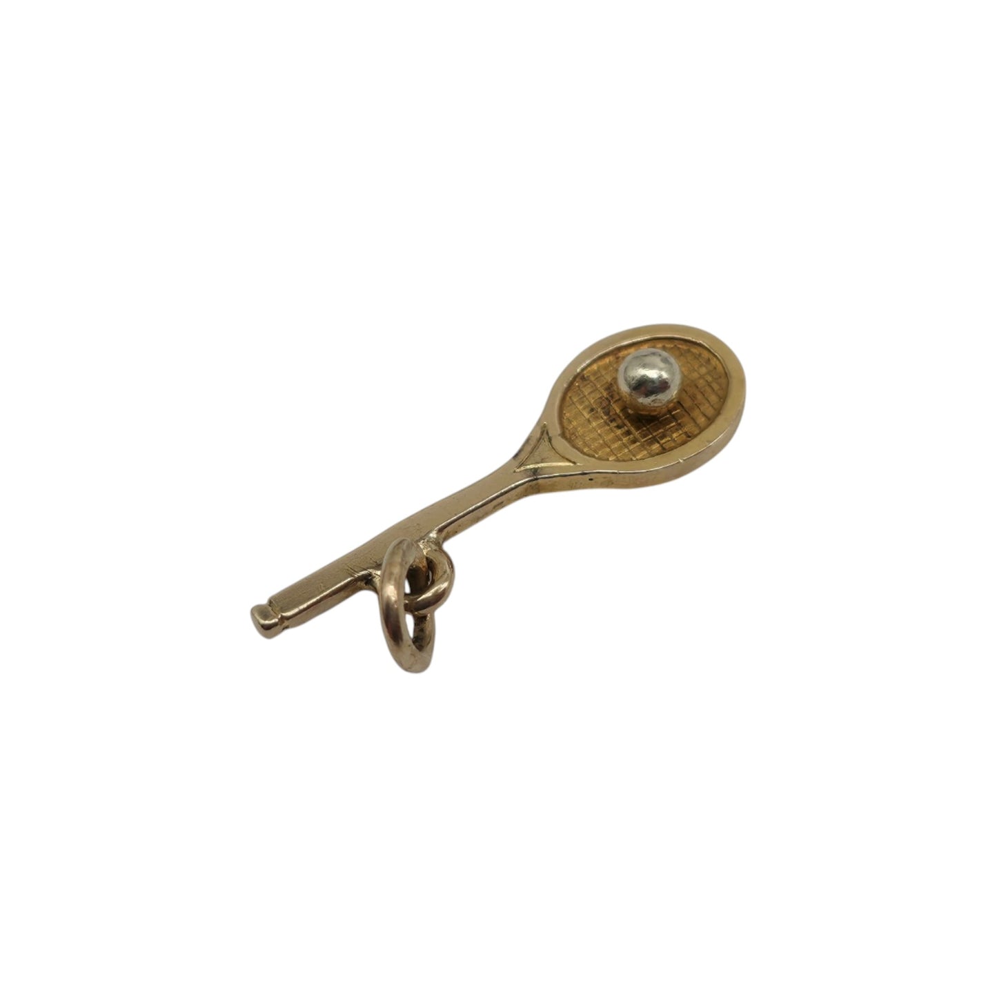 9ct 375 Yellow Gold Tennis Racket Charm 1947 L 1.9 cm 0.5 g.