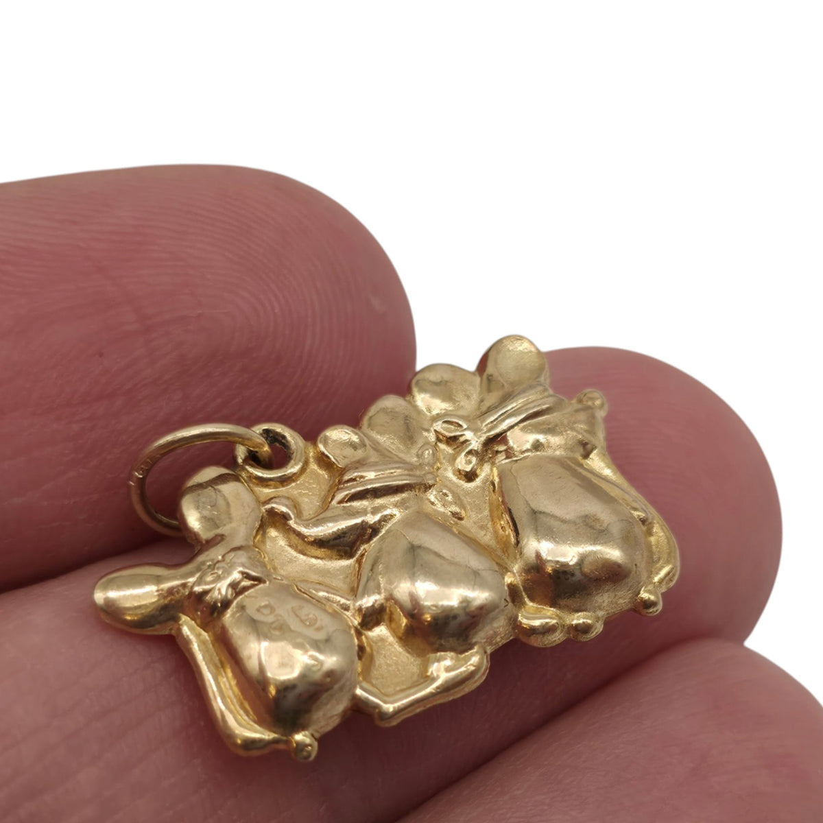 Unusual 9ct 375 Yellow Gold Three Blind Mice Charm 1975 L 2.1 cm 1.1 g.