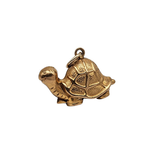 9ct 375 Yellow Gold Tortoise Charm 1973 L 2.1 cm 1.4 g.