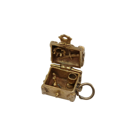 9ct 375 Yellow Gold Treasure Chest Opening Charm 1965 L 1.0 cm 2.7 g.