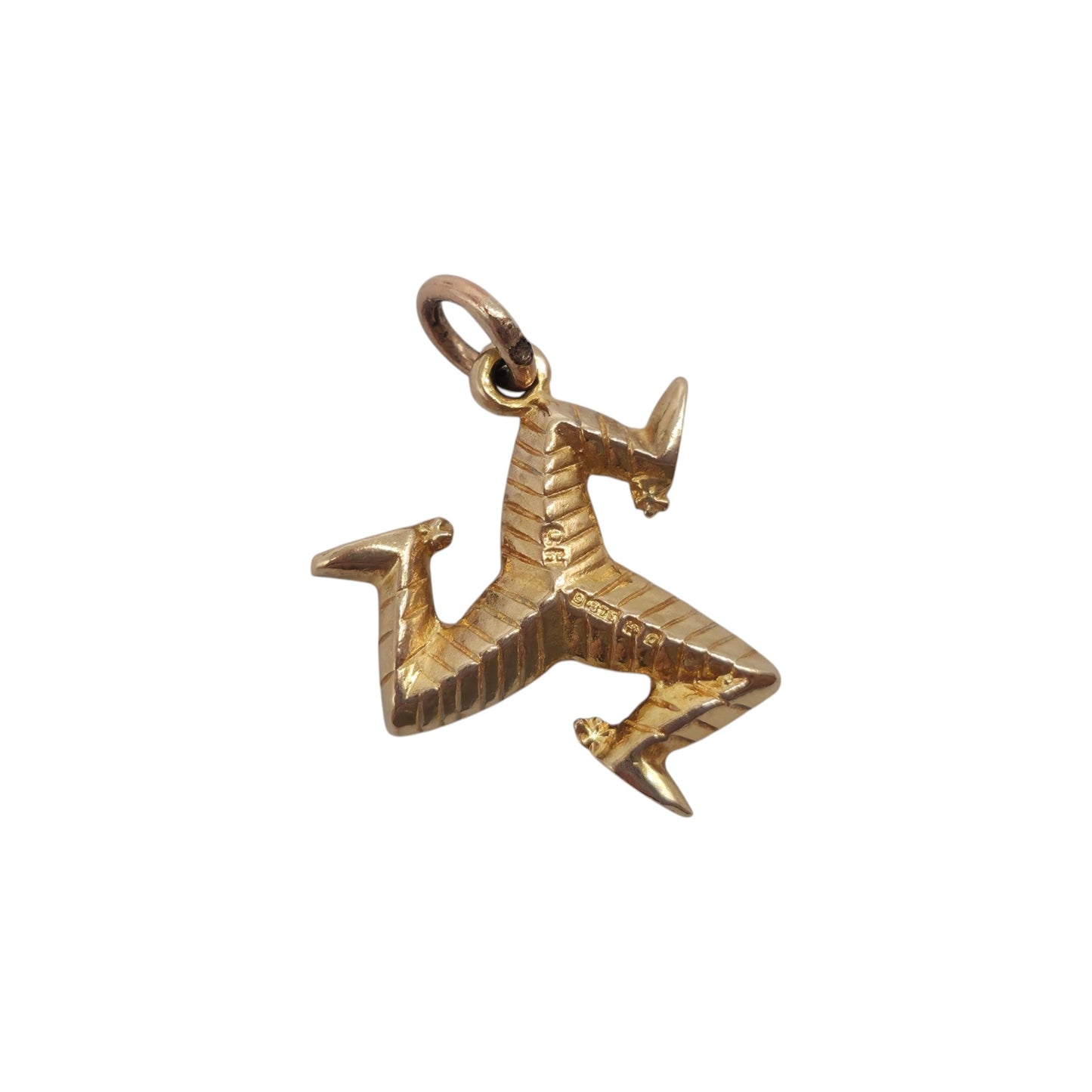 9ct 375 Yellow Gold Triskelion Charm 1963 L 1.6 cm 2.7 g.
