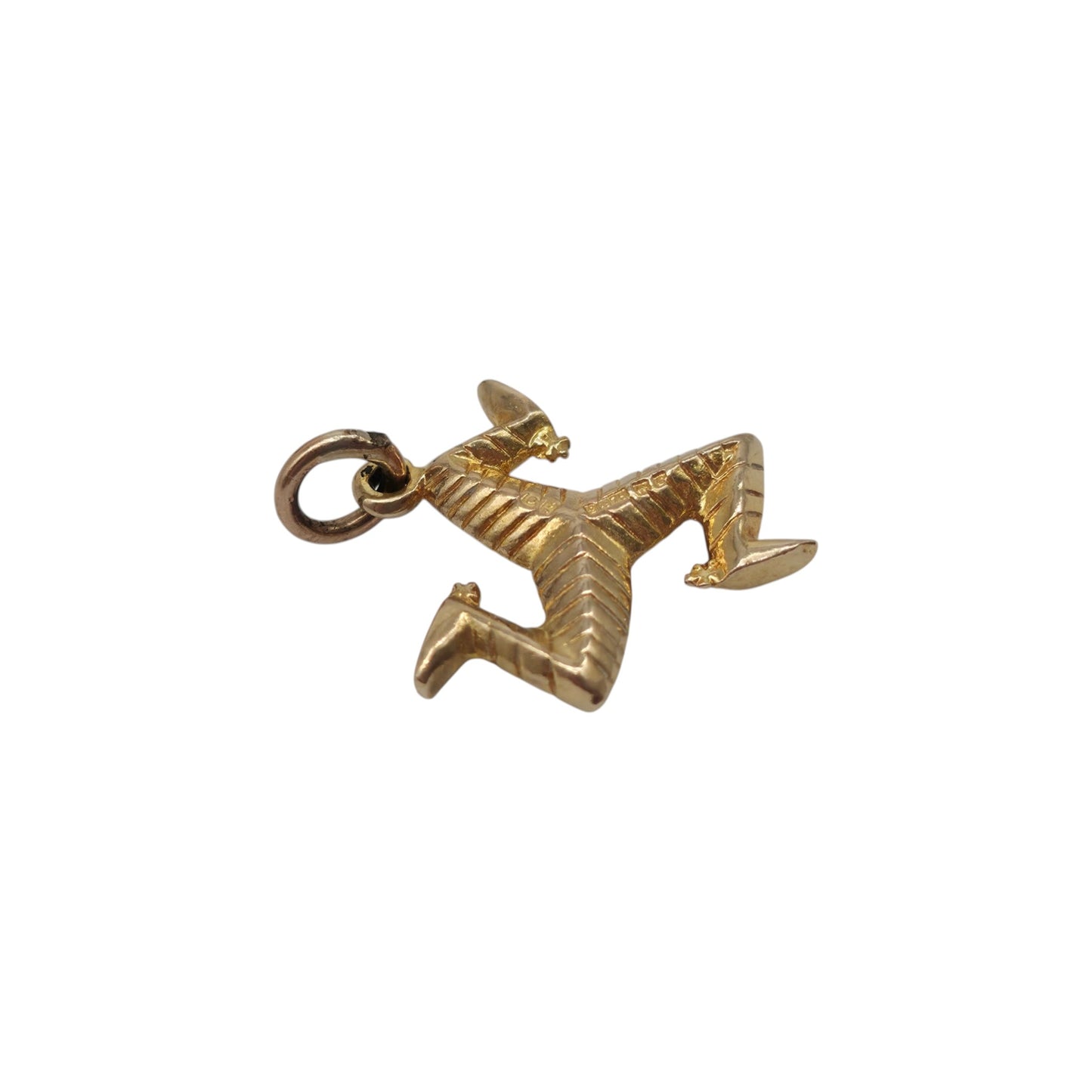 9ct 375 Yellow Gold Triskelion Charm 1963 L 1.6 cm 2.7 g.