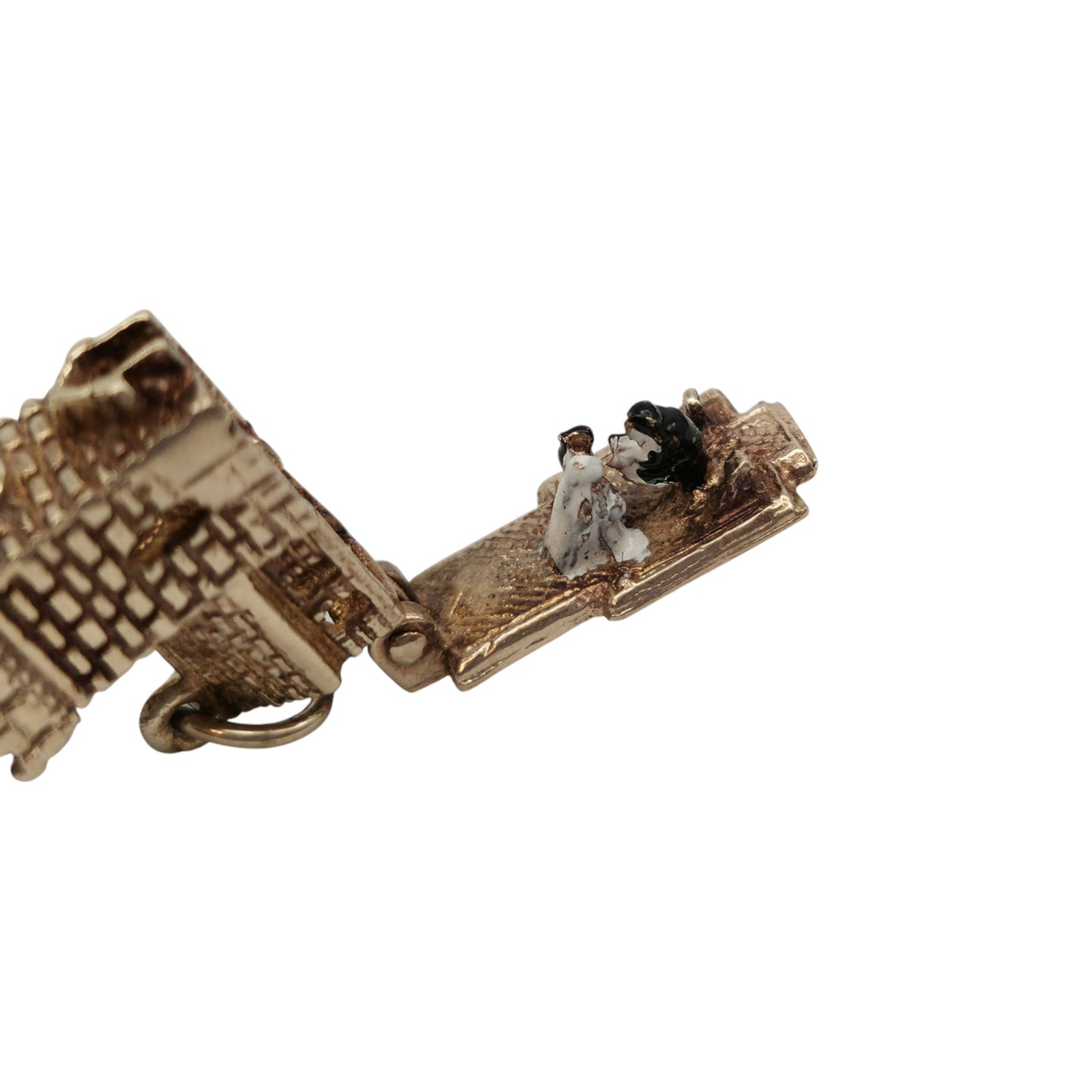 9ct 375 Yellow Gold & Enamel Wedding In Church Opening Charm 1976 L 1.5 cm 4.0 g.