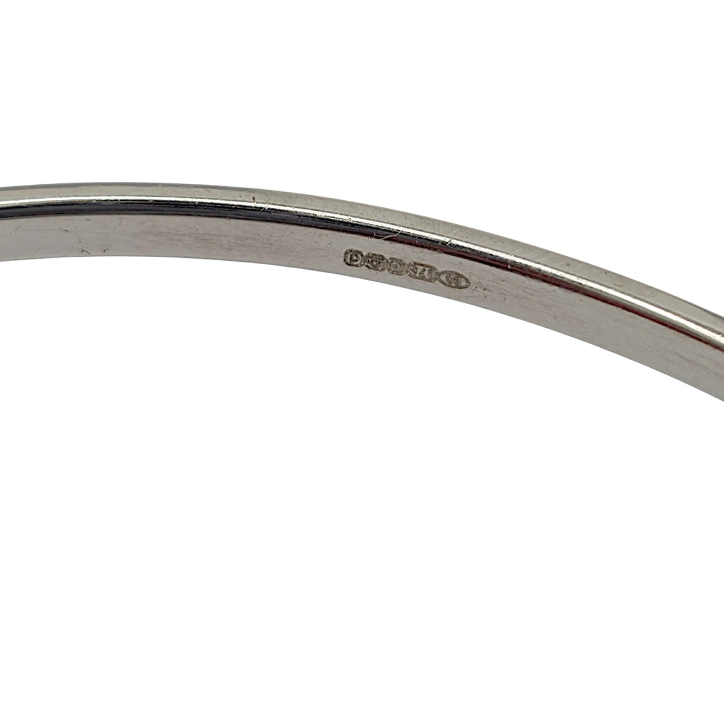 9ct 375 White Gold Wishbone Bangle 2003, 6.0 g.