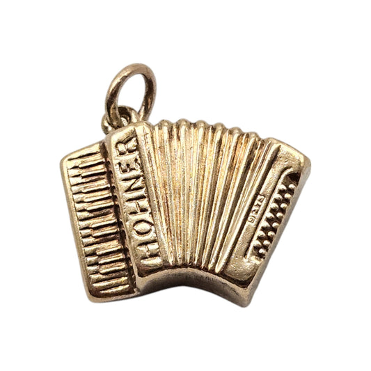 Chester 9ct 375 Yellow Gold Accordion Charm 1959 L 1.4 cm 0.9 g.
