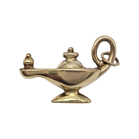 9ct 375 Yellow Gold Aladdin's Genie Lamp Charm 1967 L 2.6 cm 1.5 g.