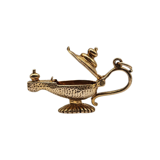 9ct 375 Yellow Gold Aladdin's Genie Lamp Opening Charm 1967 L 2.9 cm 4.4 g.