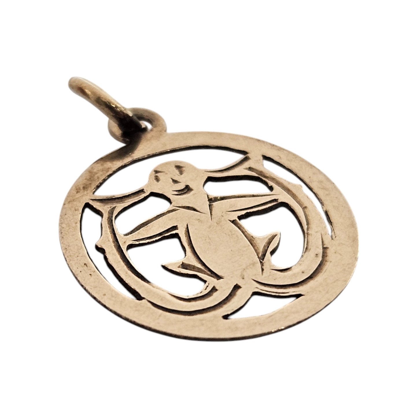 9ct 375 Yellow Gold Aquarius Charm 1959 L 1.3 cm 0.5 g.