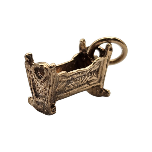 9ct 375 Yellow Gold Baby Cradle Charm 1976 L 1.1 cm 1.1 g.