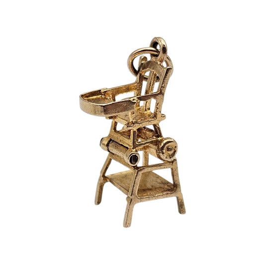 9ct 375 Yellow Gold Baby High Chair Articulated Charm 1975 L 1.9 cm 1.9 g.
