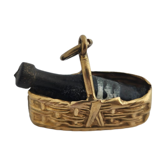 9ct 375 Yellow Gold Bottle in a Basket Charm 1978 L 1.8 cm 1.3 g