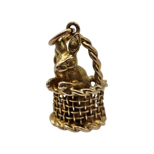 9ct 375 Yellow Gold Bunny in a Basket Charm 1958 L 1.6 cm 3.7 g.