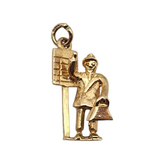 9ct 375 Yellow Gold Bus Stop Charm 1959 L 1.6 cm 1.9 g.