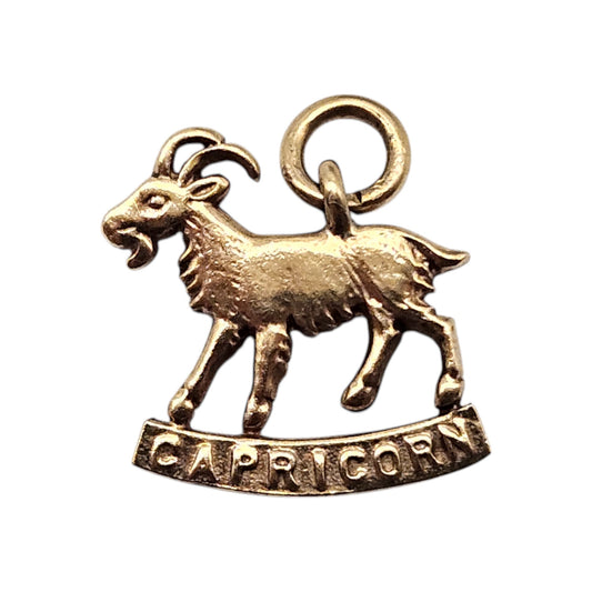9ct 375 Yellow Gold Capricorn Charm 1970 L 1.3 cm 0.9 g.