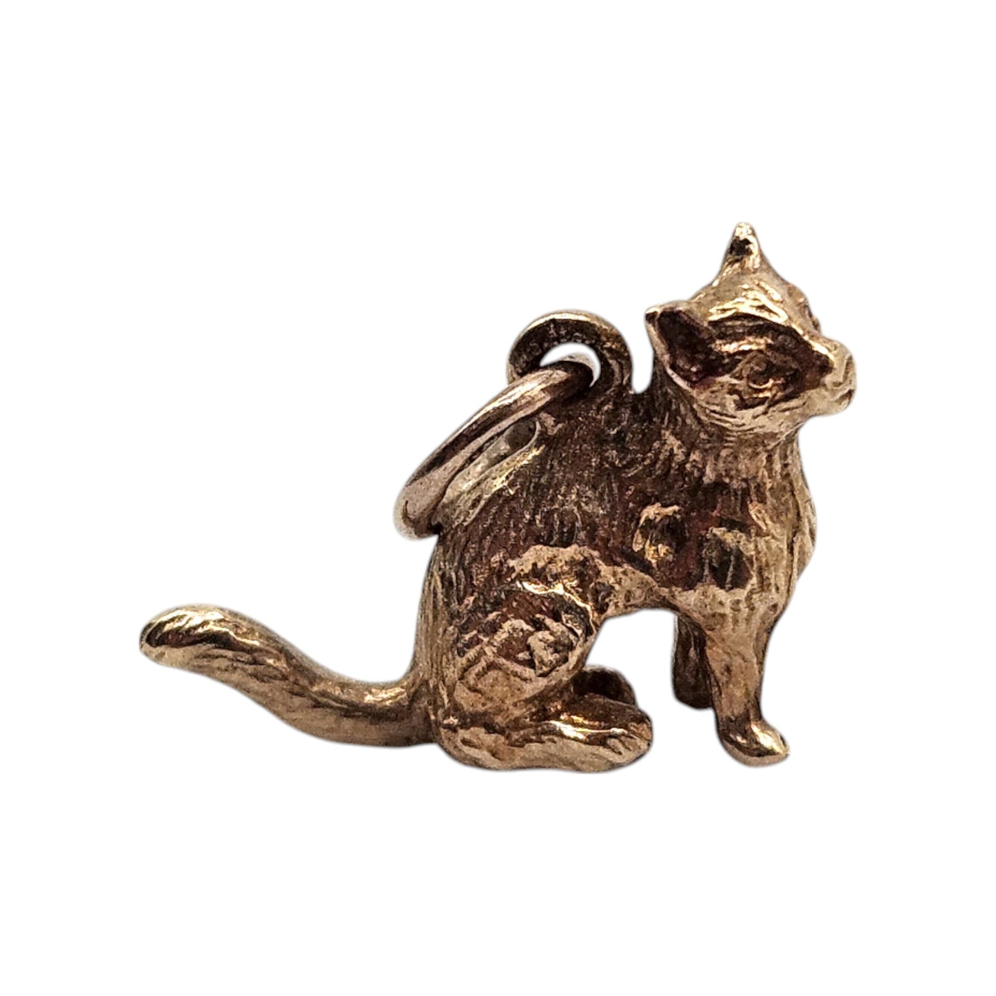 9ct 375 Yellow Gold Seated Cat Charm c.1970 L 1.8 cm 3.4 g.