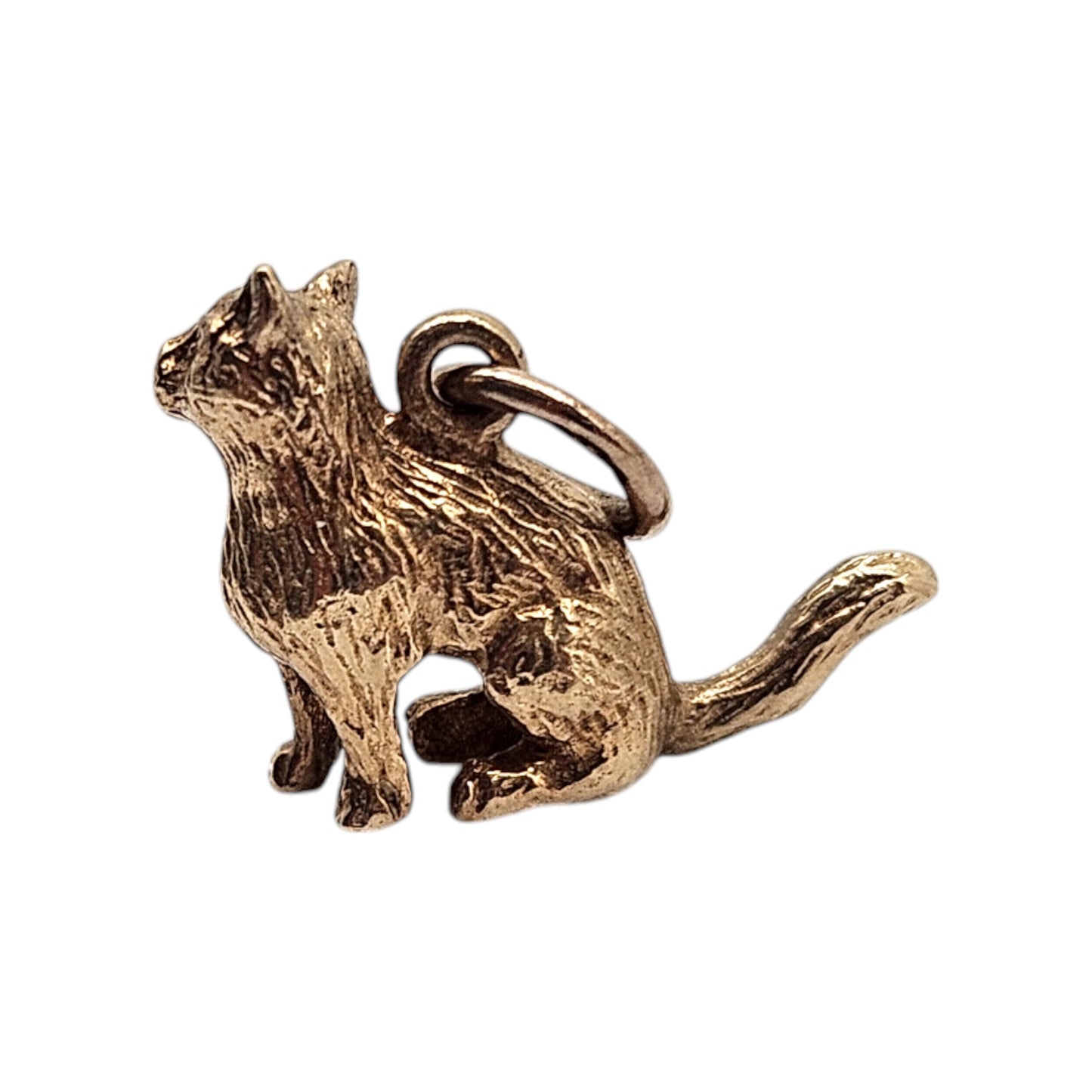 9ct 375 Yellow Gold Seated Cat Charm c.1970 L 1.8 cm 3.4 g.