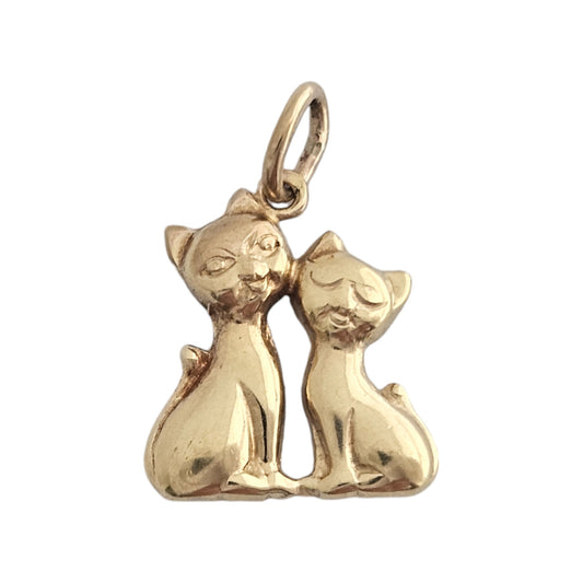 9ct 375 Yellow Gold Couple of Cats Sweetheart Charm 1985 L 1.4 cm 0.8 g