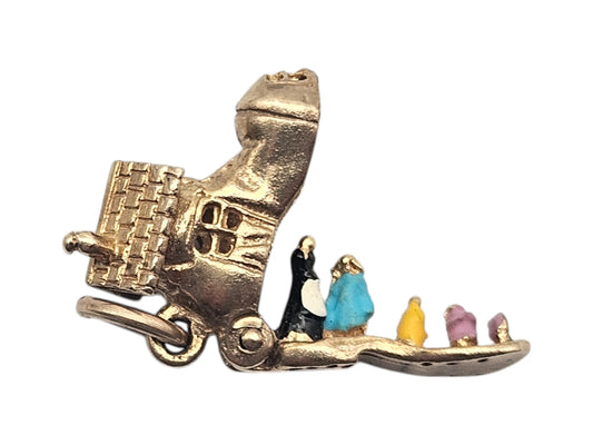 9ct 375 Yellow Gold Lady Who Lived In A Shoe Opening Charm 1970 L 1.4 cm 2.6 g.
