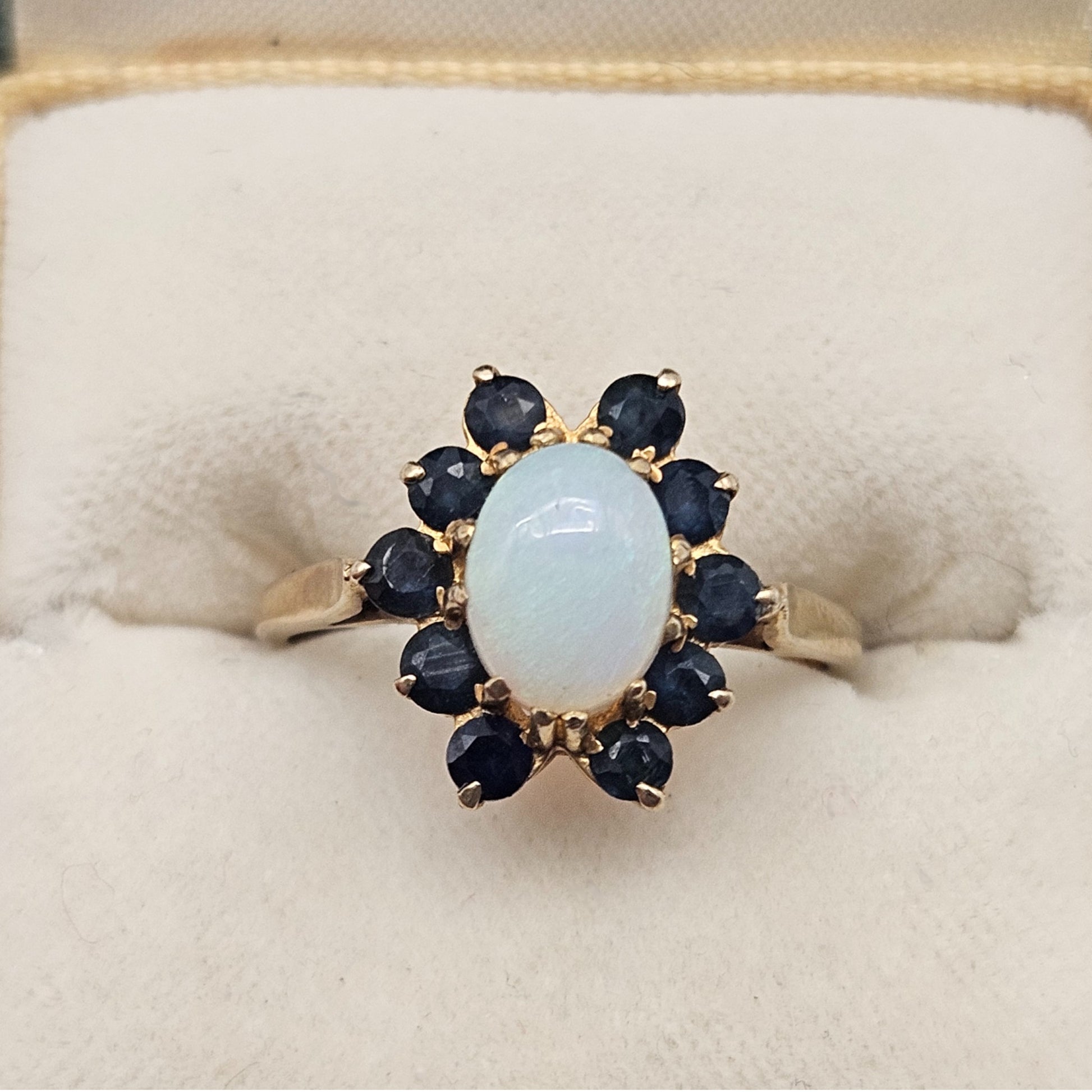 9ct yellow gold Ring set with central opal and sapphires