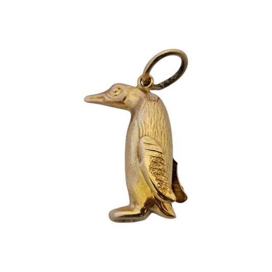 9ct 375 Yellow Gold Penguin Charm 1975 L 1.9 cm 1.1 g.
