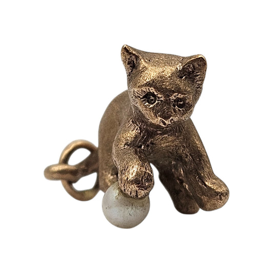 Heavy 9ct 375 Yellow Gold Playful Cat Charm 1966 L 2.1 cm 6.8 g.