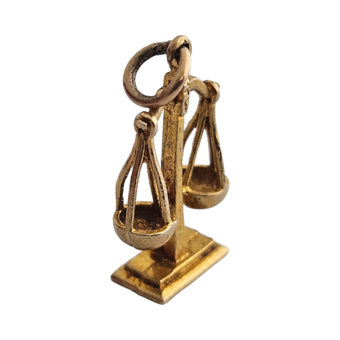 9ct 375 Yellow Gold Scales Charm 1962 L 1.6 cm 1.5 g