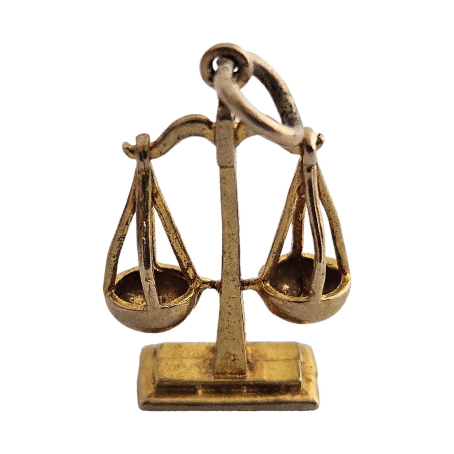 9ct 375 Yellow Gold Scales Charm 1962 L 1.6 cm 1.5 g