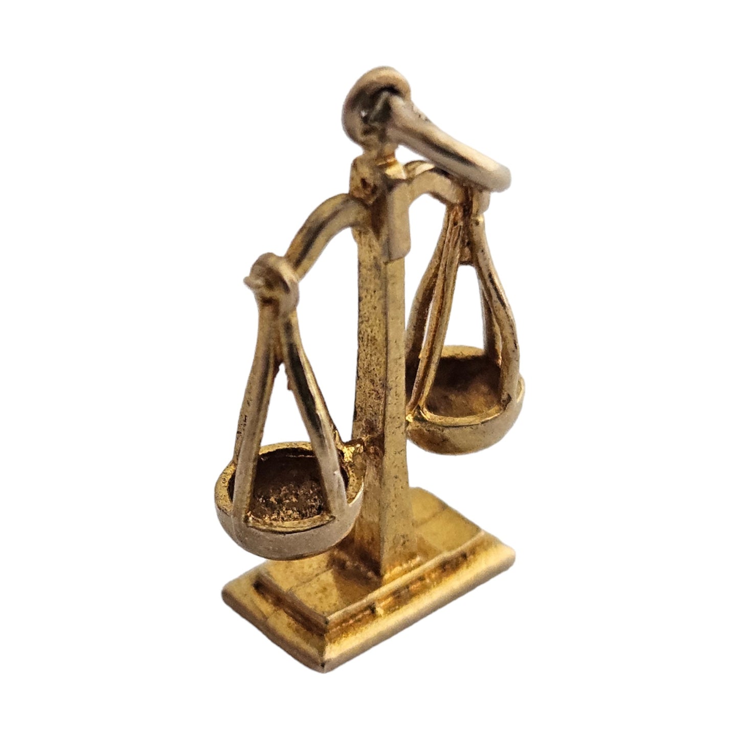 9ct 375 Yellow Gold Scales Charm 1962 L 1.6 cm 1.5 g