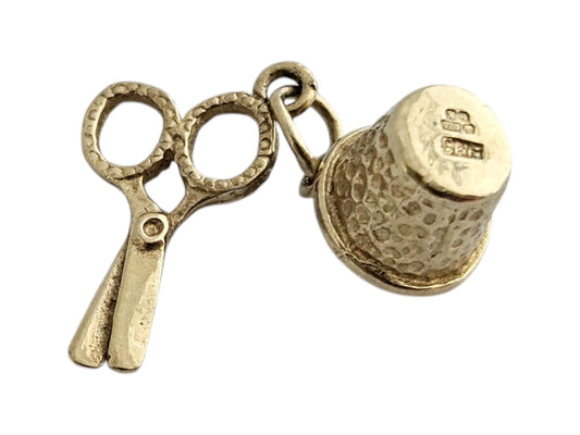 9ct 375 Yellow Gold Scissors & Thimble Sewing Charm 1997 L 1.4 cm 1.3 g.