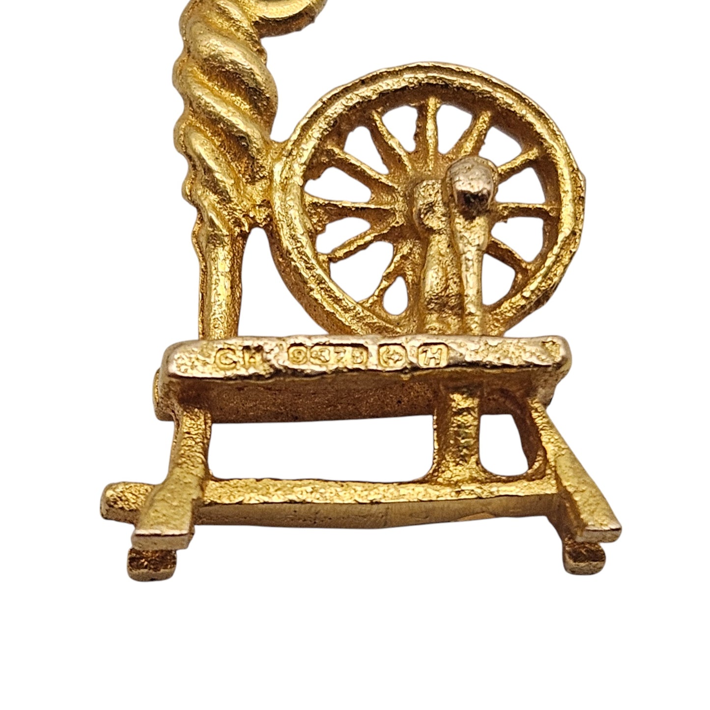 9ct 375 Yellow Gold Spinning Wheel Charm 1957 L 1.5 cm 1.7 g.