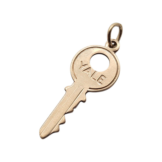 9ct 375 Yellow Gold Yale Key Charm 1966 L 2.2 cm 1.0 g.